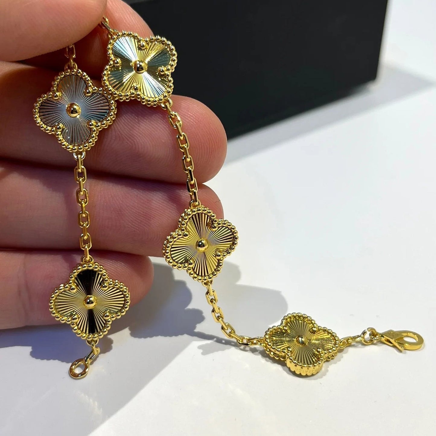 [Vicky]CLOVER 5 FLOWERS LASER BRACELET